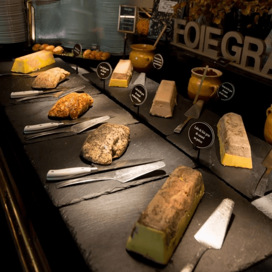 image Así luce Les Grands Buffets un restaurante francés récord por presentar el surtido de quesos más grande del mundo 4