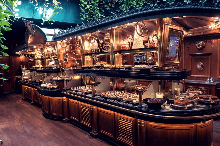 image Así luce Les Grands Buffets un restaurante francés récord por presentar el surtido de quesos más grande del mundo 7