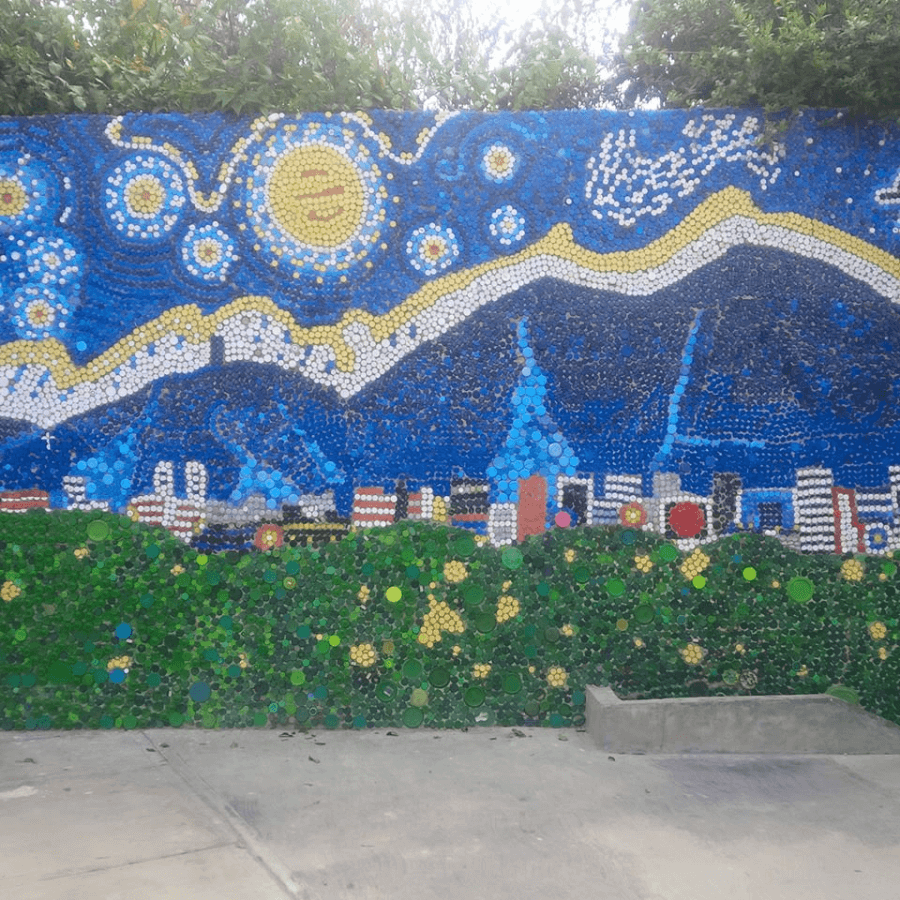 image Caracas inaugura su primer mural ecológico creado 100 con tapitas de botellas de plástico 3