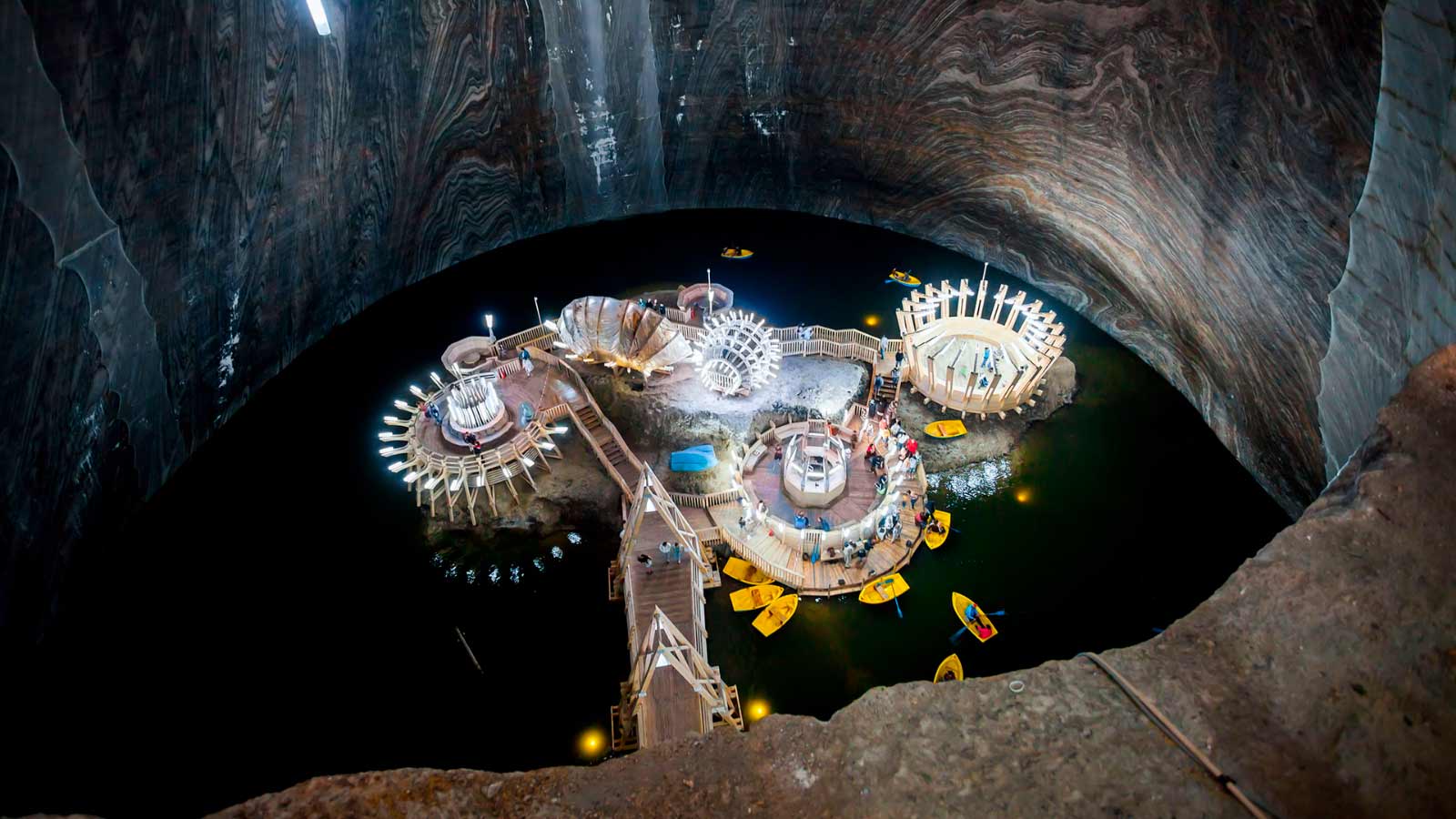 Conoce Salina Turda, un impactante parque de atracciones bajo tierra en Rumania 0