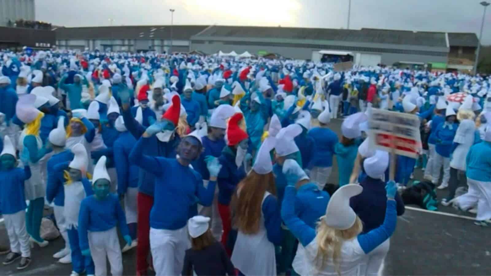 Francia-insólita-reunión-de-pitufos