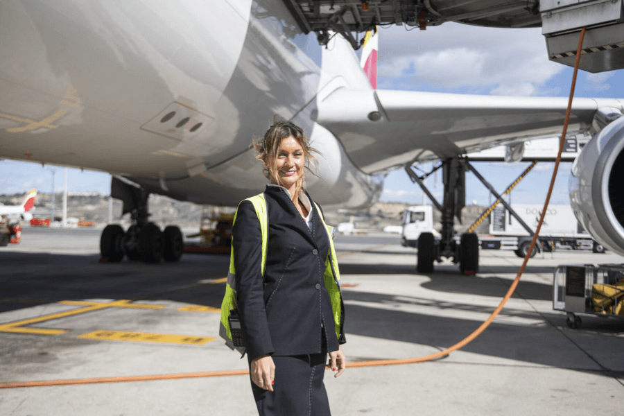 image Iberia realizó un vuelo único para conmemorar el 8M la tripulación y personal en tierra sólo en manos de 22 mujeres 14