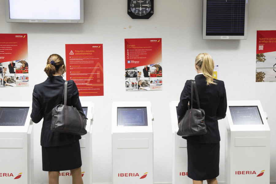 image Iberia realizó un vuelo único para conmemorar el 8M la tripulación y personal en tierra sólo en manos de 22 mujeres 15