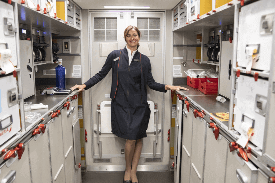 image Iberia realizó un vuelo único para conmemorar el 8M la tripulación y personal en tierra sólo en manos de 22 mujeres 7