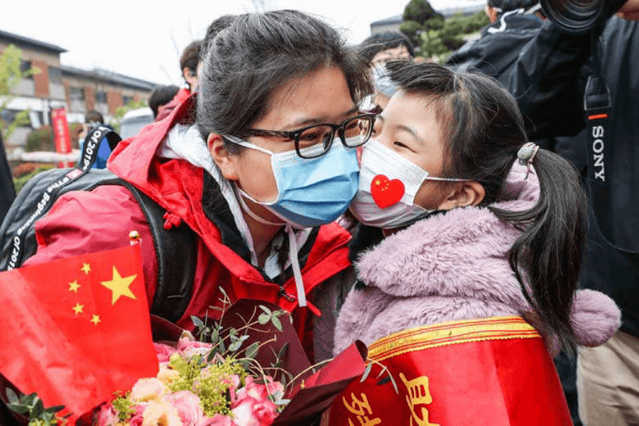 image 10 imágenes que reflejan cómo se disfruta un beso en tiempos de distanciamiento social 1 1