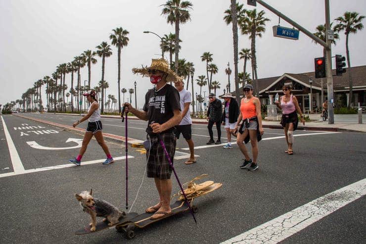 Playas de California, llenas de gente pese a las órdenes de distanciamiento image 3244142w740
