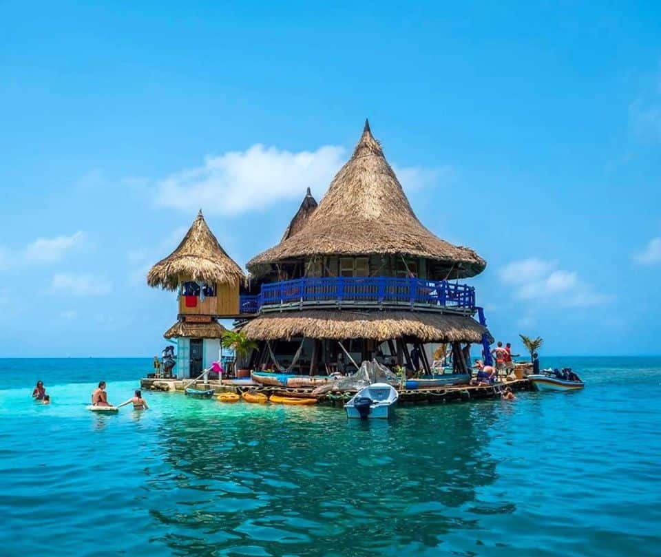 image dormir en Casa en el agua Descubre Casa en el agua un eco hostel colombiano rodeado completamente por el mar Caribe 3 1