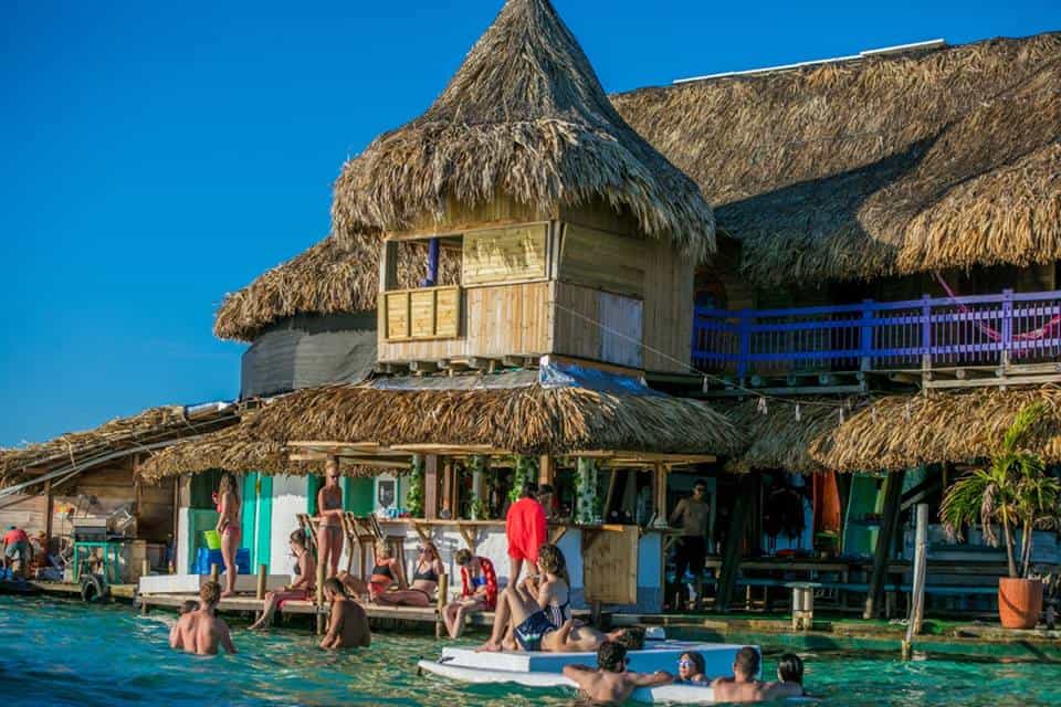 image dormir en Casa en el agua Descubre Casa en el agua un eco hostel colombiano rodeado completamente por el mar Caribe 4