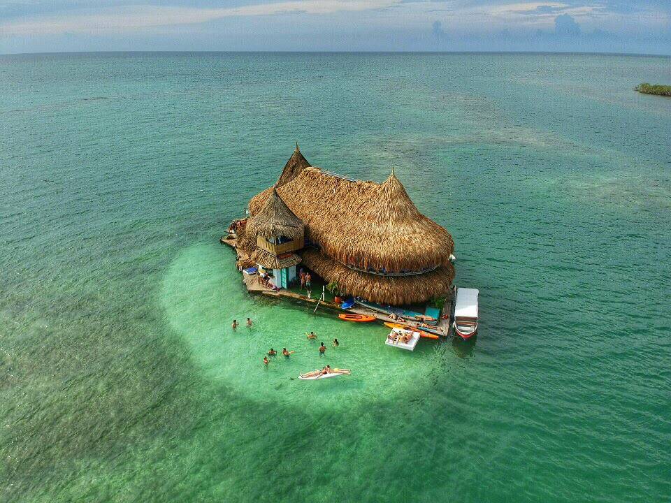 Cómo es dormir en Casa en el agua, eco-hostel en Colombia