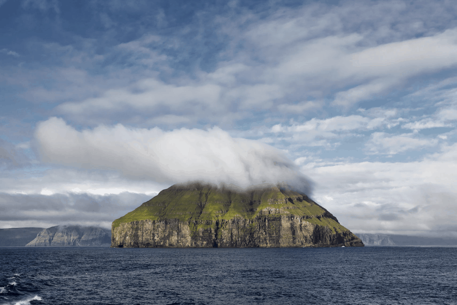 image Esta isla tiene su propia nube y puedes corroborarlo visitando el mar de Noruega 7