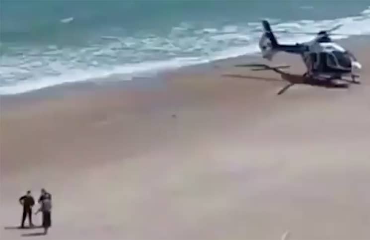 teatro Coronavirus en España: rompió la cuarentena y un helicóptero policial aterrizó en una playa para detenerlo image teatro Policia 1