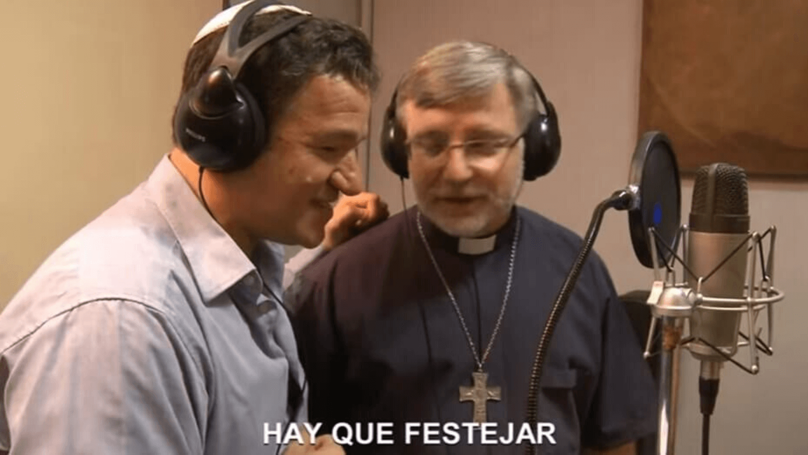 Un obispo y un rabino comparten la grabación de una canción para celebrar Pesaj y Pascua durante la cuarentena 2