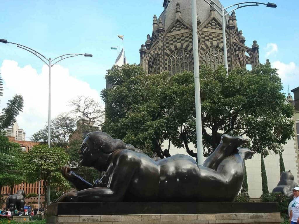 image 48 horas en medellín escultura botero