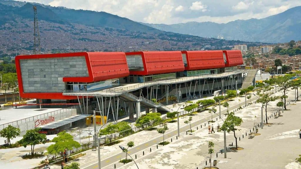 image 48 horas en medellín parque explora medellin