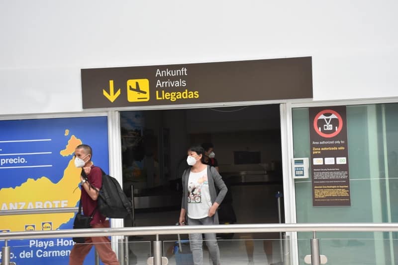 Aislados todos los pasajeros de un avión por un caso de Covid19 image AM4