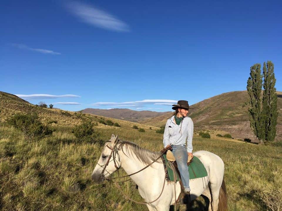 Autobús, avión... ¡y a caballo!: Así es cómo ayudaron a una turista británica varada en la Patagonia argentina a regresar a casa image Autobús avión... y a caballo Así es cómo ayudaron a una turista británica varada en la Patagonia argentina a regresar a casa 3