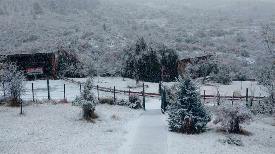 image En aislamiento y sin turistas Bariloche recibió su primera nevada del año