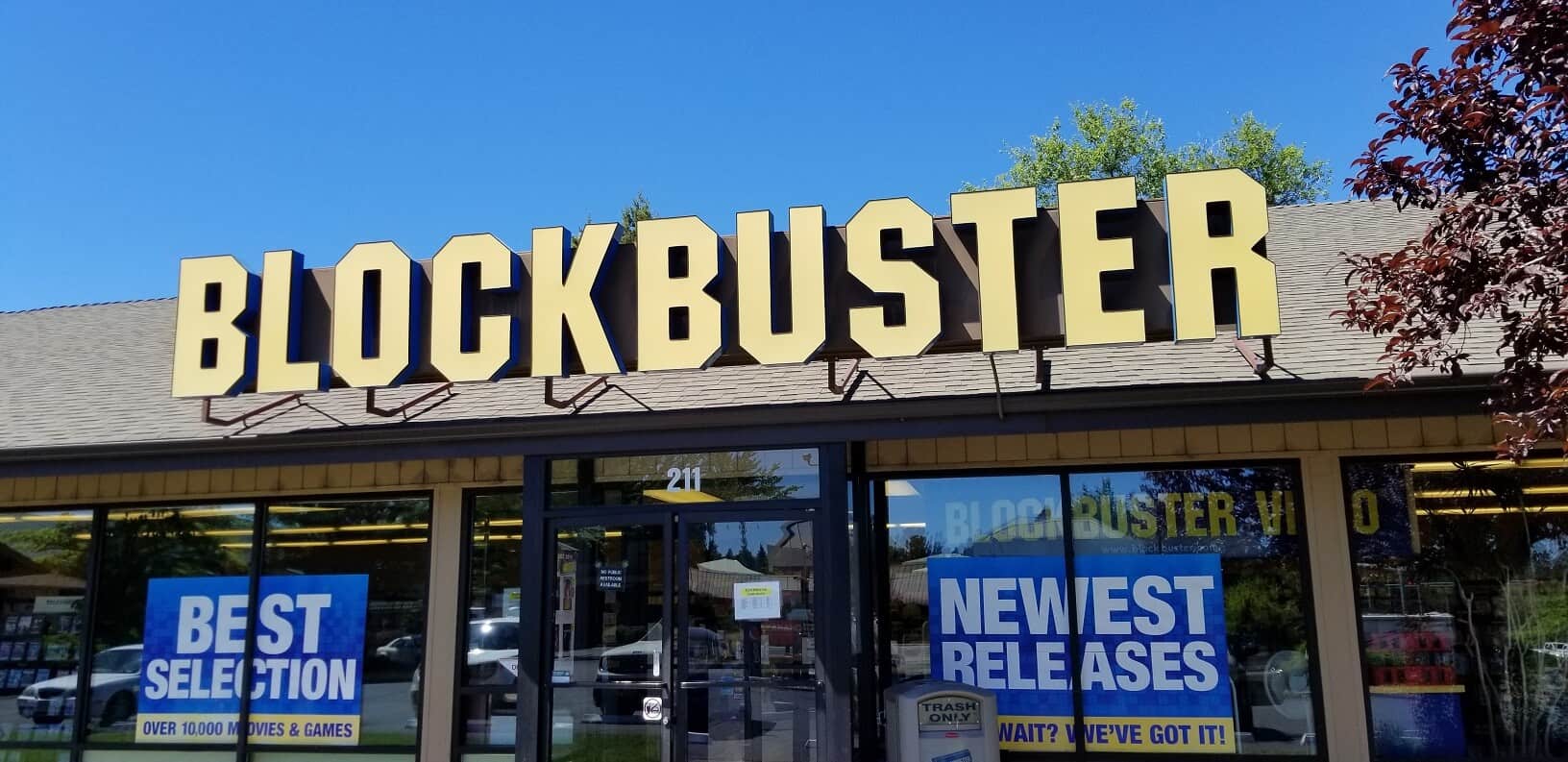 Exterior_of_last_Blockbuster_Video (1)