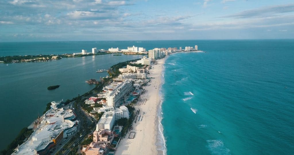 Quintana Roo reabrió playas y espacios públicos tras disminuir el riesgo de contagio de coronavirus