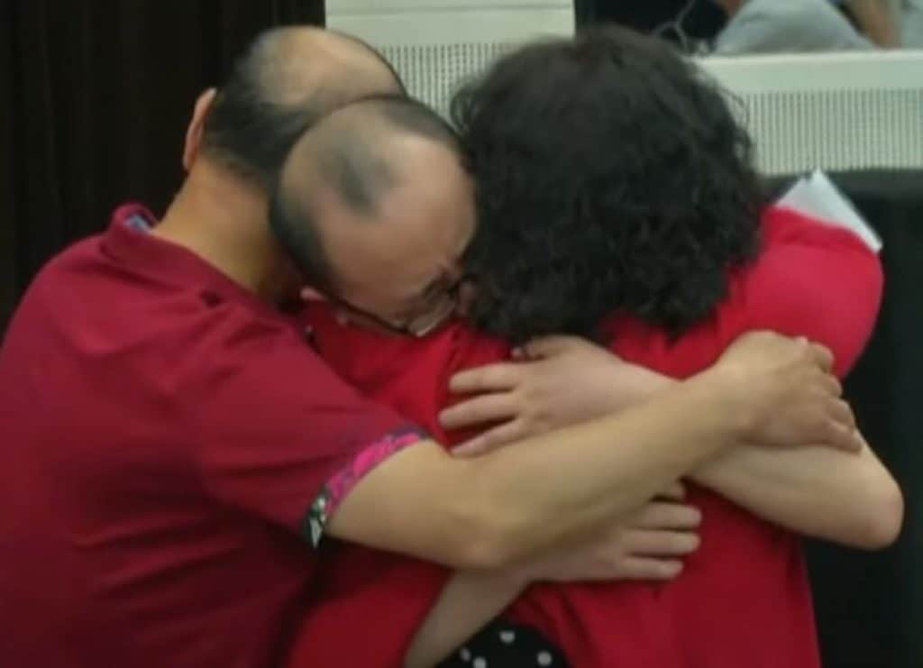 escuela primaria Fue secuestrado a los dos años y finalmente se pudo reunir con sus padres, 32 años después image mao yin