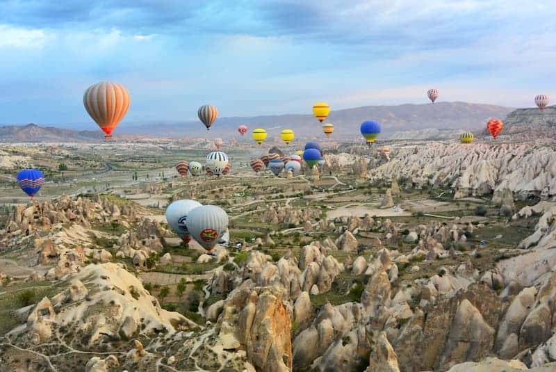 Volar en globo por Capadocia: Cómo reservar un vuelo en globo aerostático