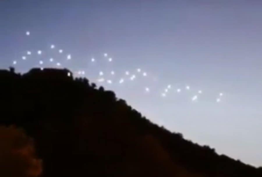 guacamayo ¿Ovnis o "tren satelital"?: Las redes estallaron ante un inusual fenómeno que se vio ayer en el cielo del norte argentino image guacamayo ovnis2