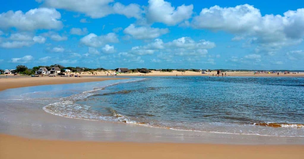 Las Mejores Playas de Uruguay: Barra de Valizas y Punta del Diablo