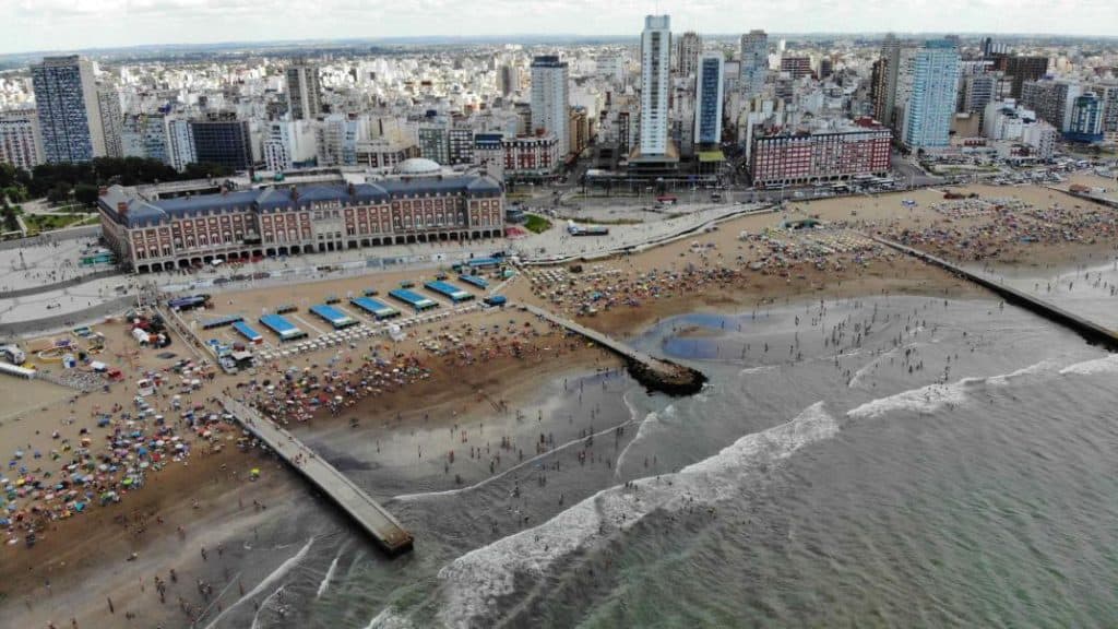 Mar del Plata exigirá la prueba de hisopado para turistas que quieran veranear en sus playas