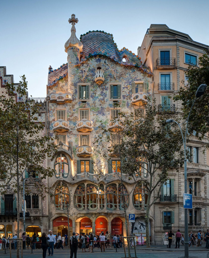 Casa Batlló cierra sus puertas tras actos de vandalismo y disturbios en medio de una protesta laboral