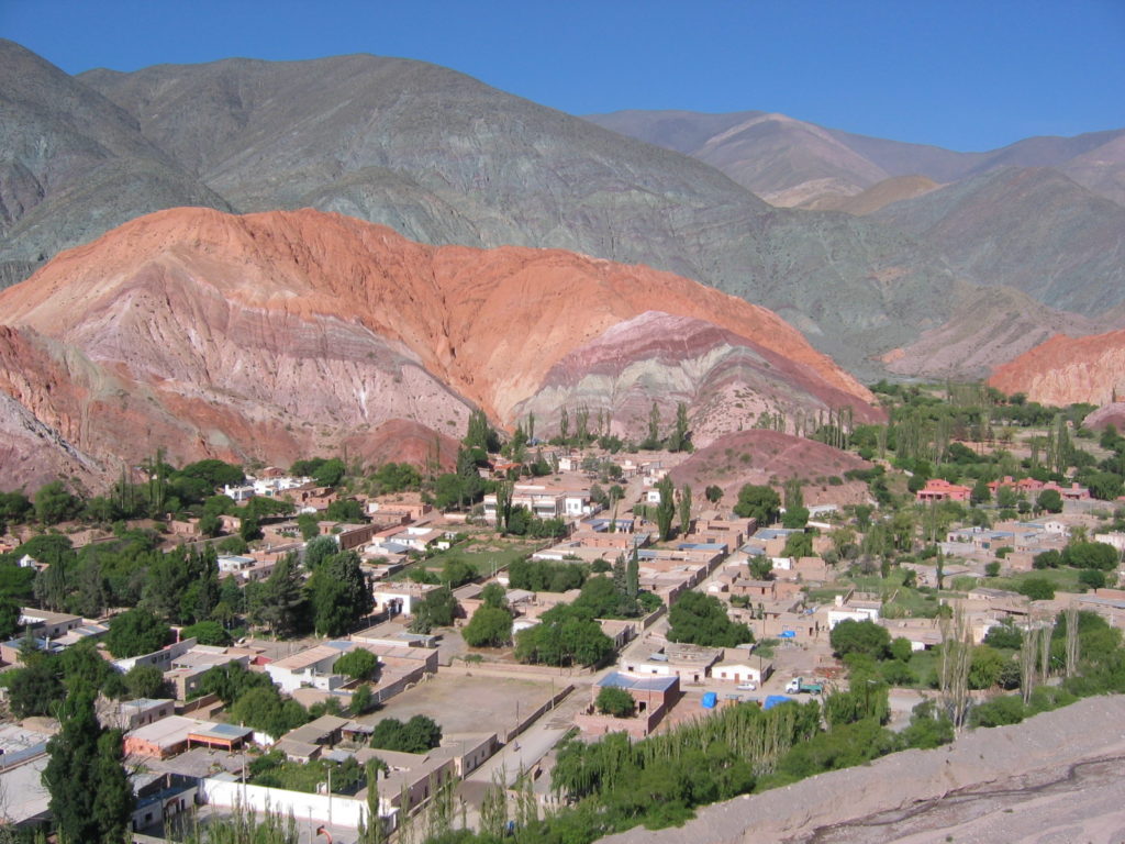 image mejores rutas para conocer Argentina Cerro de los siete colores