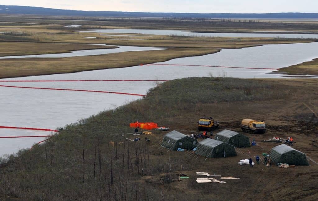 image Declaran estado de emergencia en Rusia debido a una fuga masiva de combustible que contamina al río Ártico 3 1