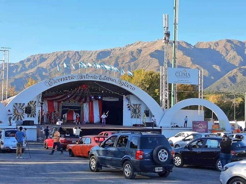 En-esta-localidad-argentina-transformaron-un-circo-en-autocirco-para-ayudar-a-entretener-a-los-niños-en-tiempos-de-Covid-19-3