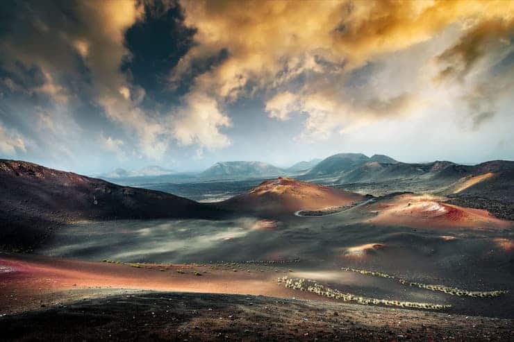 Qué hacer en el Parque Nacional de Timanfaya: una singular ruta de volcanes en las Islas Canarias