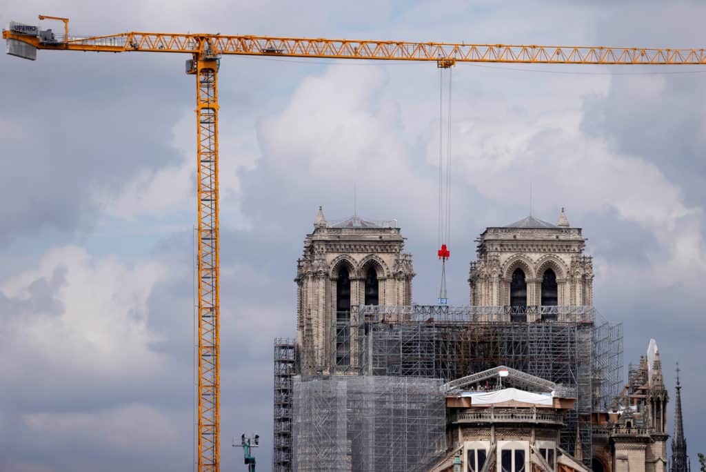 image FOTOS Así se vivió la retirada del andamio un día clave en la etapa de restauración de Notre Dame 34 1