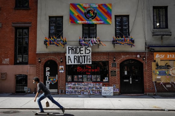 Nueva York Stonewall, el emblemático bar LGTBI, pide ayuda de donaciones para no cerrar 1