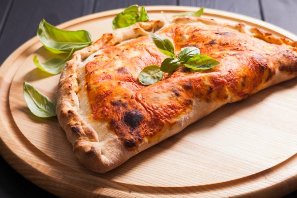 11 Italian Pizza Styles: pizza calzone