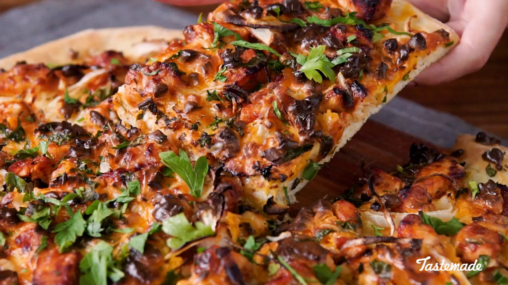 11 Italian Pizza Styles: pizza de pollo y barbacoa