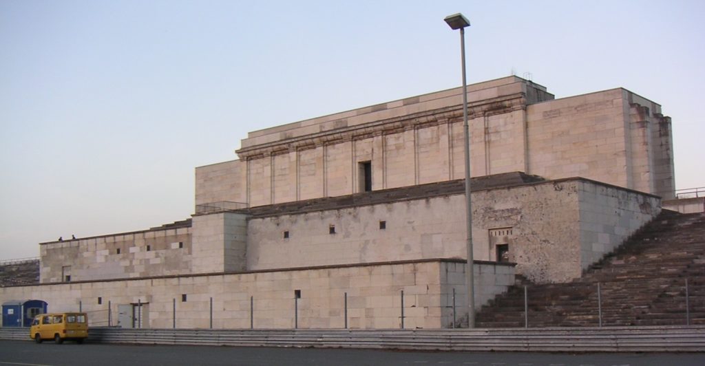 visitar Núremberg Núremberg: por qué debes visitar la ciudad que supo ser una joya imperial, fue completamente destruida y renació de entre las cenizas image visitar Núremberg Reichsparteitagsgelaende Zeppelinfeld Tribuene 68