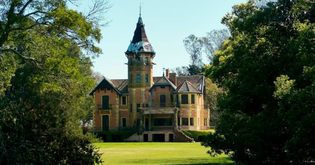 Castillos en Buenos Aires: Bella Vista Guerrero, Castelli.