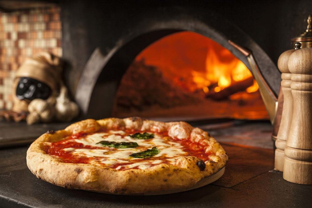 11 Italian Pizza Styles: pizza napoletana