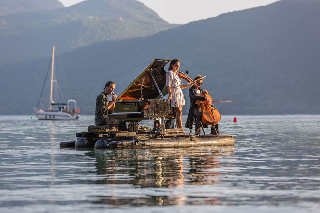 image Piano du Lac Conoce Piano du Lac una propuesta de conciertos de piano sobre el agua que deslumbra a Europa 5