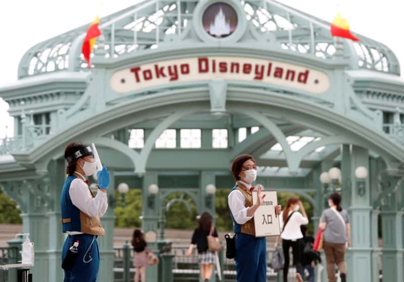 Tokyo Disneyland Tokyo Disneyland reabrió tras la cuarentena y las imágenes te sorprenderán image Tokyo Disneyland Copy of 2020 07 01T000236Z 2106584475 RC20KH9NXGZK RTRMADP 3 HEALTH CORONAVIRUS JAPAN DISNEYLAND 1593689188905 1730f472a2a original ratio