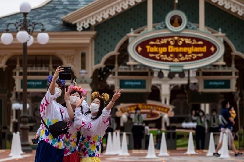 image Tokyo Disneyland Copy of 224698 01 02 1593689183372 1730f47148d original ratio