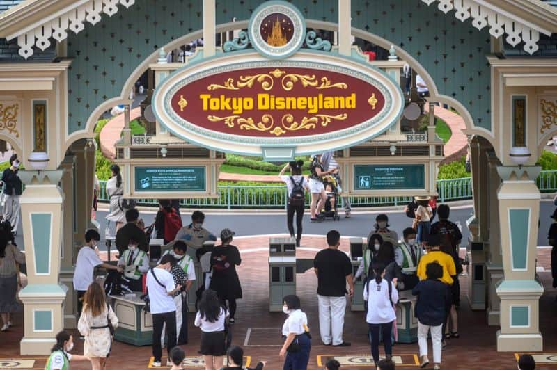 image Tokyo Disneyland Copy of 224807 01 02 1593689175231 1730f46f4c0 original ratio