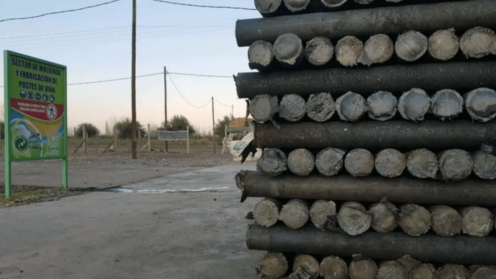 En Mendoza transforman residuos plásticos en postes para evitar la tala de más de un millón de árboles 1