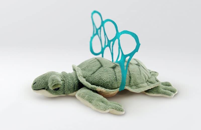 image contaminación de los océanos IKEA lanzará a la venta peluches creados por estudiantes para concienciar sobre la contaminación de los océanos y sus efectos en la fauna marina 5