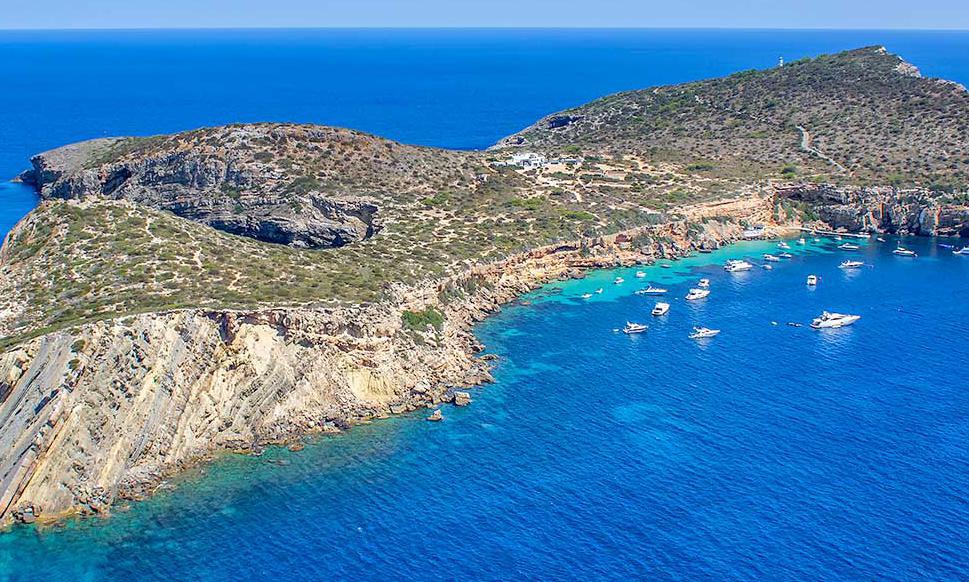 image isla balear de Tagomago La isla balear de Tagomago busca nuevo dueño por 150 millones de euros y es una oportunidad de lujo para disfrutar la vida en el Mediterráneo 3