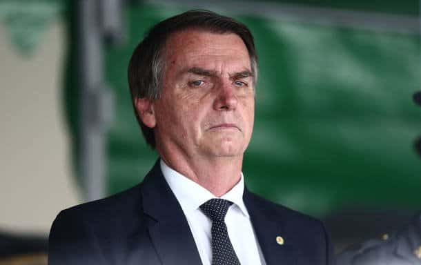 LINS7720 - RJ - 18/08/2018 - BOLSONARO / AMAN - INTERNACIONAL OE - O candidato do PSL à Presidência da República, Jair Bolsonaro, participou na manhã deste sábado da cerimônia de entrega de espadins a cadetes  em formatura na Academia Militar das Agulhas Negras, em Resende, no sul fluminense. 
Bolsonaro dividiu o palanque com autoridades do primeiro escalão do governo de Michel Temer, como o ministro da Defesa, general Joaquim Silva e Luna, o ministro do Gabinete de Segurança Institucional, Sérgio Westhphalen Etchgoyen, a ministra da Advocacia- Geral da União, Grace Mendonça, e a procuradora-geral da República, Raquel Dodge. Foto: FABIO MOTTA/ESTADÃO