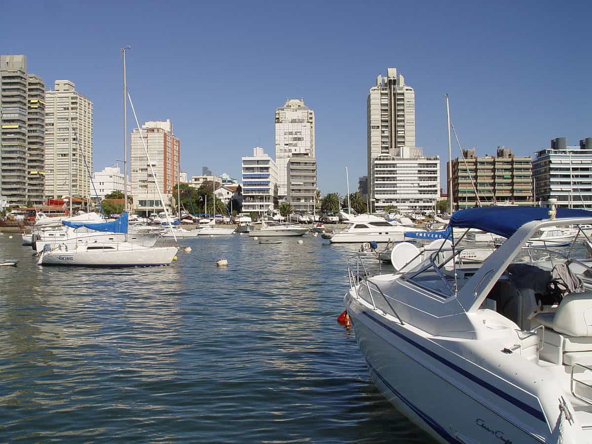 Uruguay impone nuevos controles a quienes ingresen al país en un intento por extremar medidas para combatir el COVID-19 3