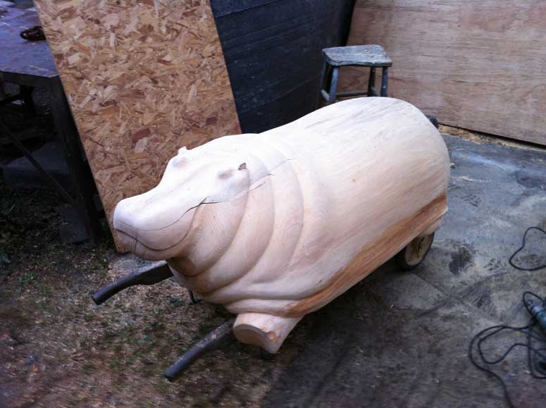 image diseño de mesa animales incredible glass hippo table makes it look like hes just peaking his head out of the water 2075